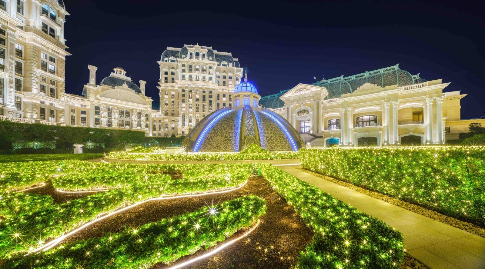 上葡京绿茵胜境花园夜景
